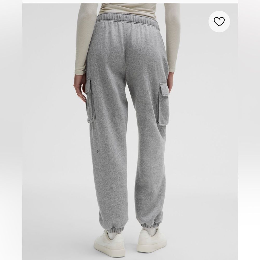 Lululemon Scuba Mid-Rise Oversized Cargo Jogger Heathered Grey size Medium NWT - Picture 7 of 7